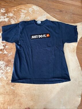Vintage Y2K Nike tshirt size L.